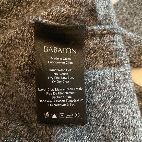Babaton grey v-neck long sleeve size small - Picture 5 of 6